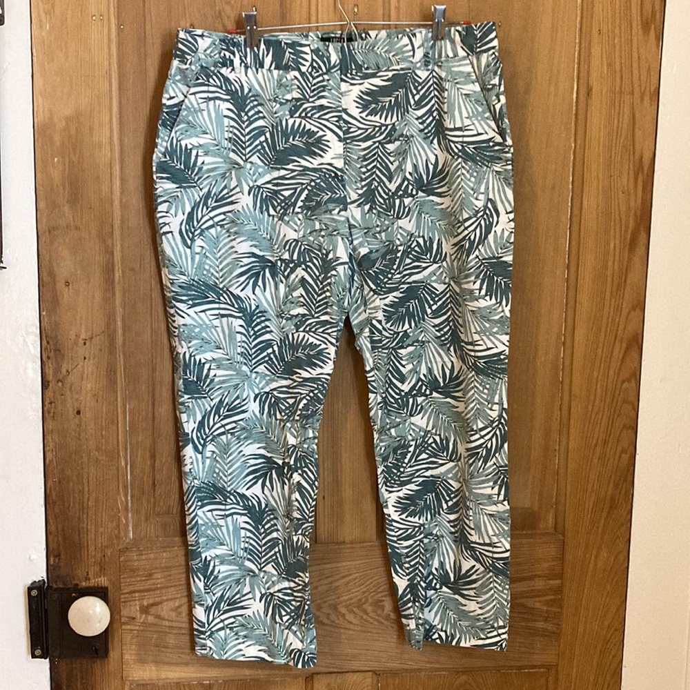 Luca x Wildfang crop pants, lightweight, green and white fern pattern. Size XL